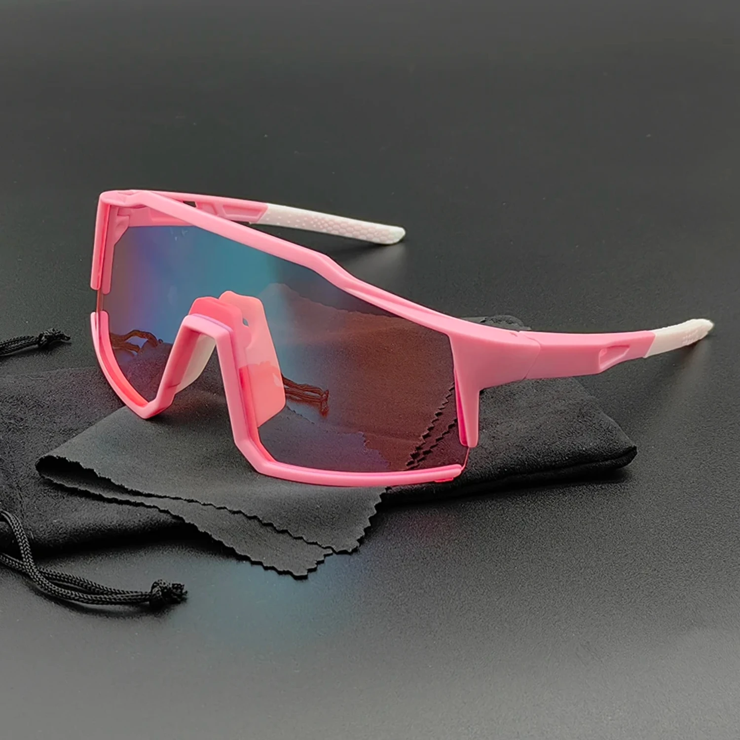 Sleek and modern UV400 cycling sunglasses for both men and women - Stylish and fashionable bicycle glasses designed for road bik