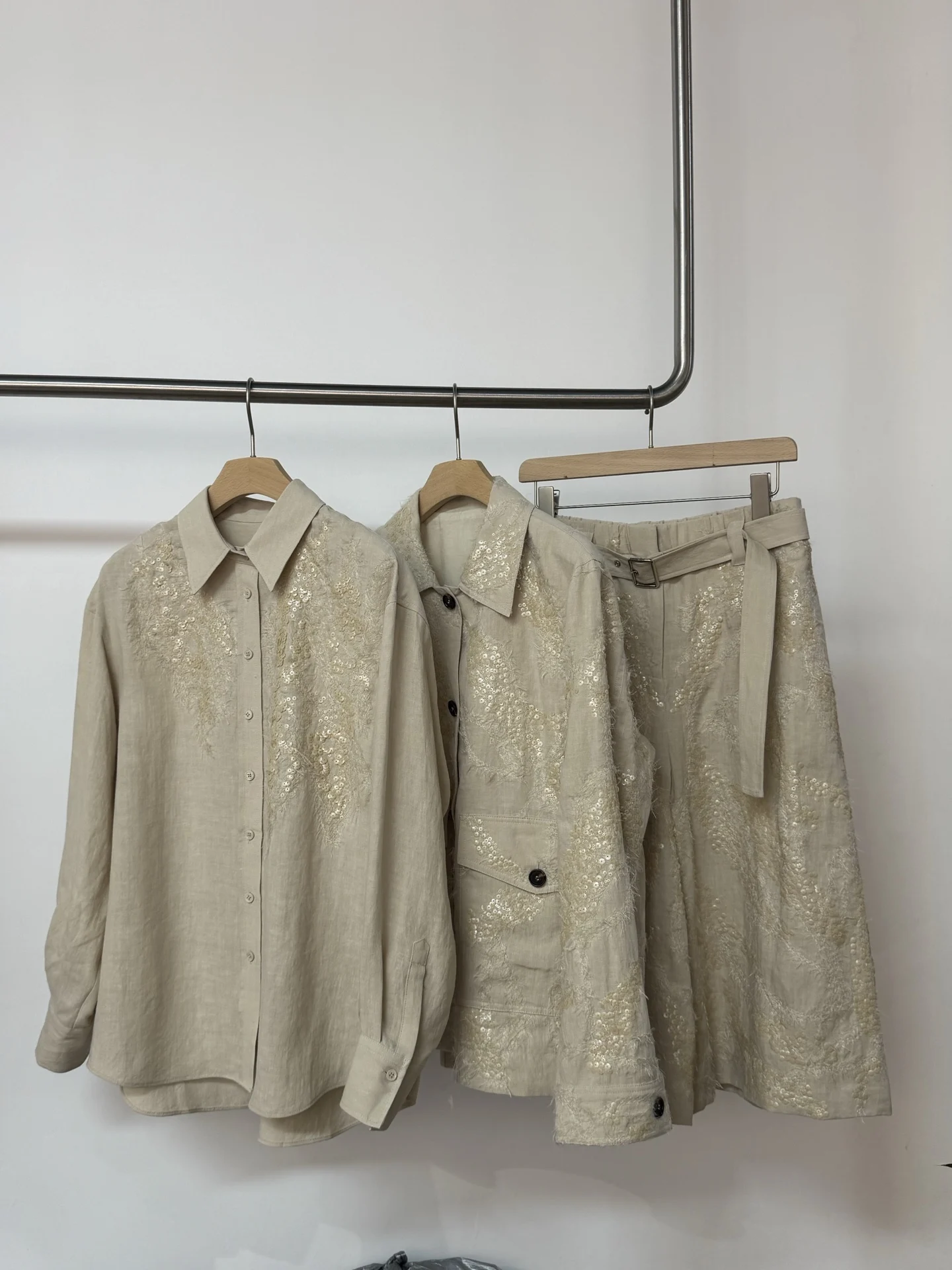 

Women Sequined Embroidery 3-Piece Set Turn-down Collar Long Sleeve Shirt + Single Breasted Jacket + High Waist Mid-length Shorts