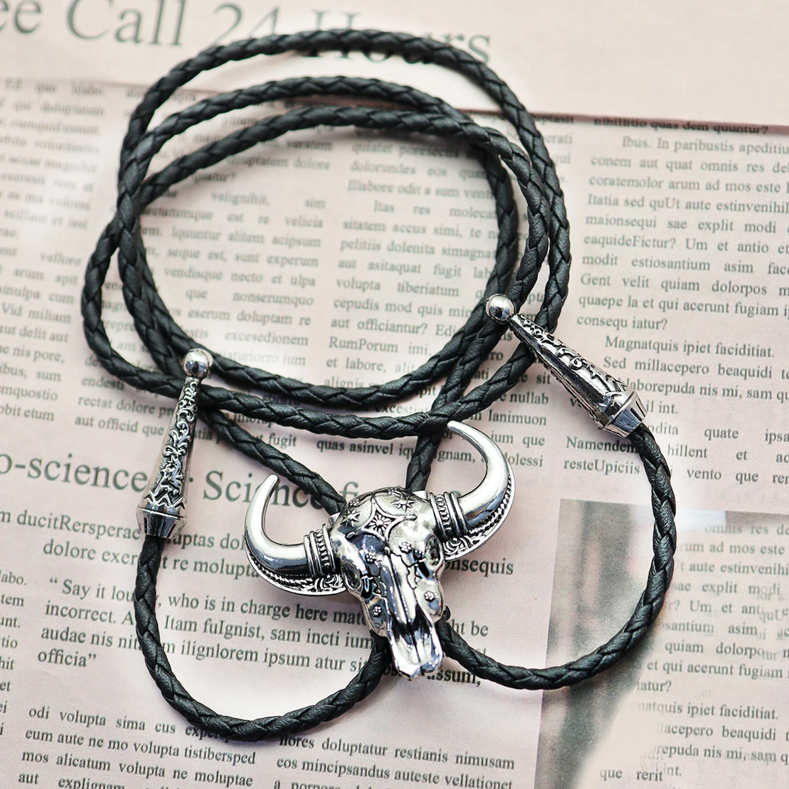 RechicGu Bolo-Krawatte mit Bullenkopf-Anhänger, Western-Cowboy-Krawatte für Herren, Lederseil, Halskette, Zubehör, Damen, Schmuck, Geschenke – Detail 3