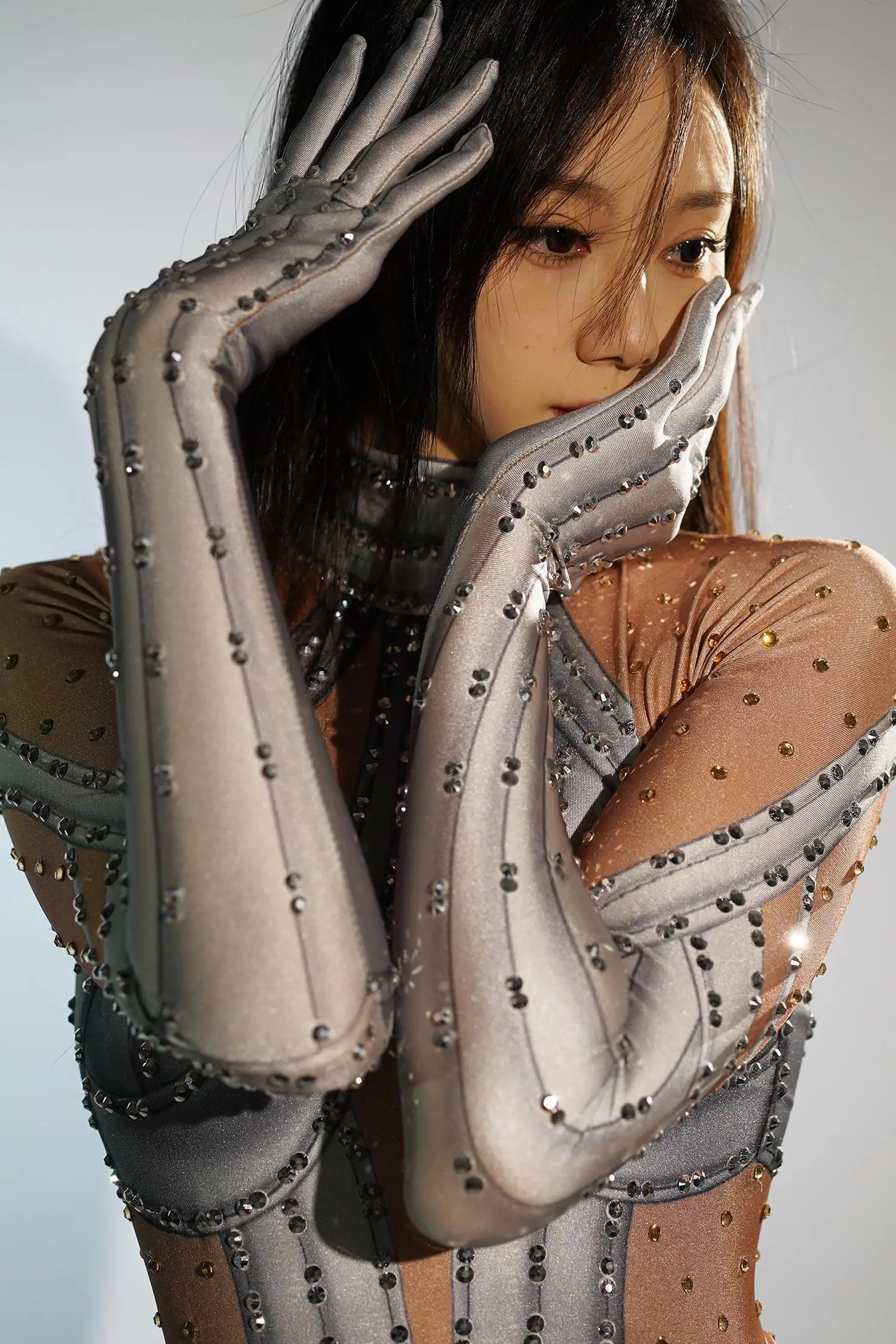 Mono Sexy de escenario con diamantes de imitación plateados, mono de Golves desnudos, traje de baile elástico, mono de actuación de cantante de noche Tiepi 2024