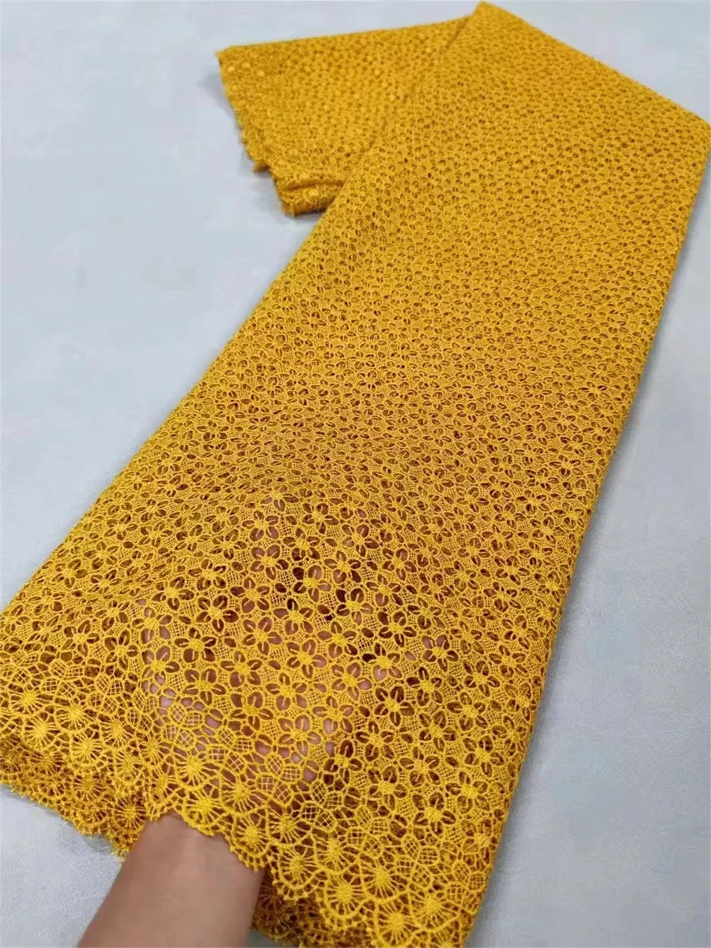 نسيج حرير الحليب الأفريقي مع الدانتيل القابل للذوبان في الماء 2025 جودة عالية الحليب الحرير النيجيري شبكة نسيج الدانتيل لفستان الزفاف #2