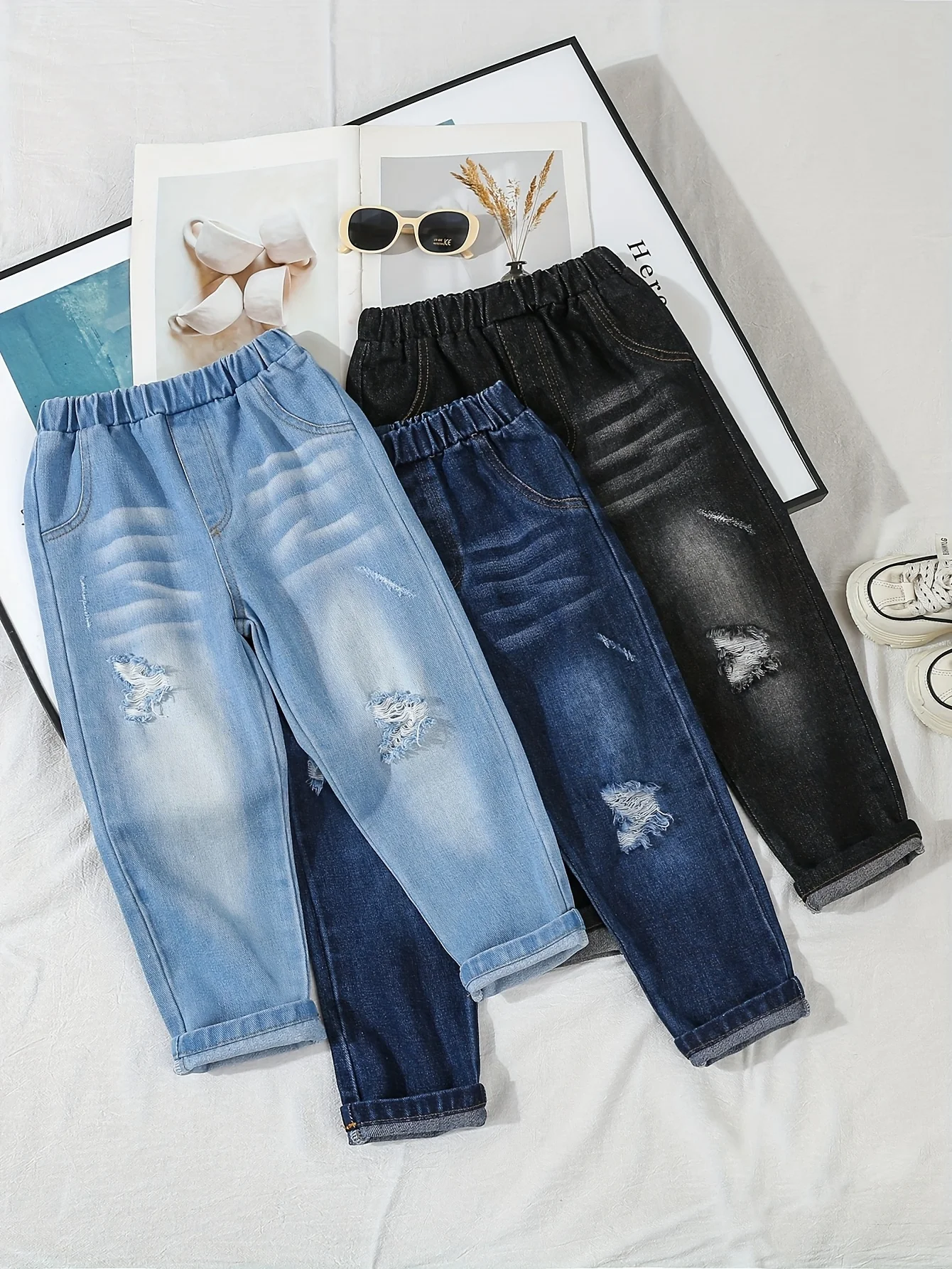 

A 3-Piece Set Of Outdoor Casual Denim Pants For Boys, Fashionable Street Retro Washed Denim Ripped Pants