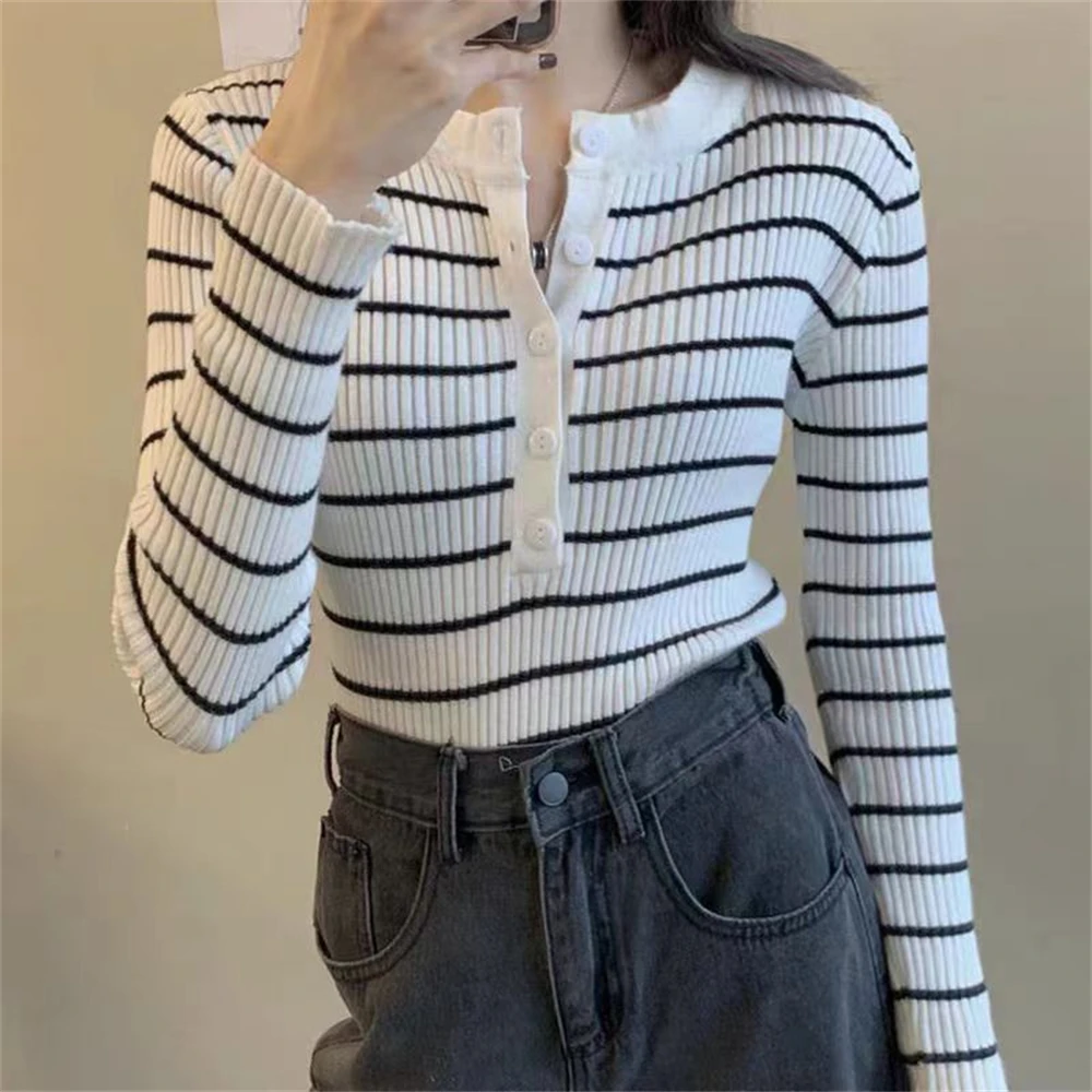 Round neck shoulder striped contrasting long sleeved T-shirt for women\'s spring wear 2024 new slim fit inner knit base top