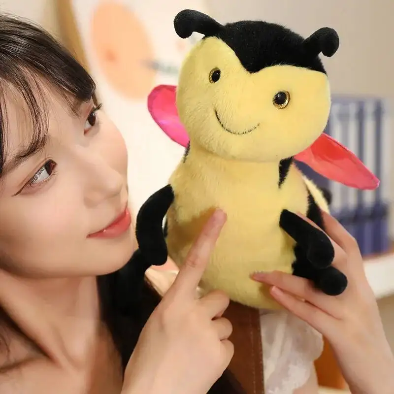 재미있는 날으는 꿀벌 봉제 장난감 부드러운 봉제 만화 다채로운 날개 꿀벌 인형 귀여운 어린이 곤충 장난감 사무실 데스크탑 애완 동물 좋은 선물
