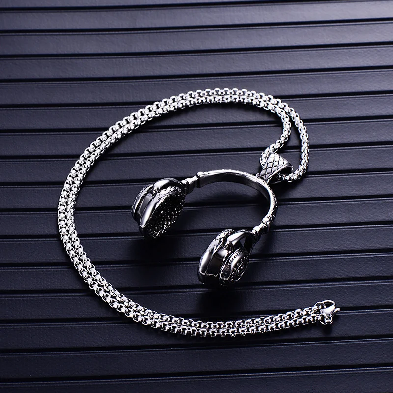 Retro Music Headphone Pendant Couple Hip Hop Necklace Leisure Art Necklace Men and Women Personality Party Gifts 2022 Trend