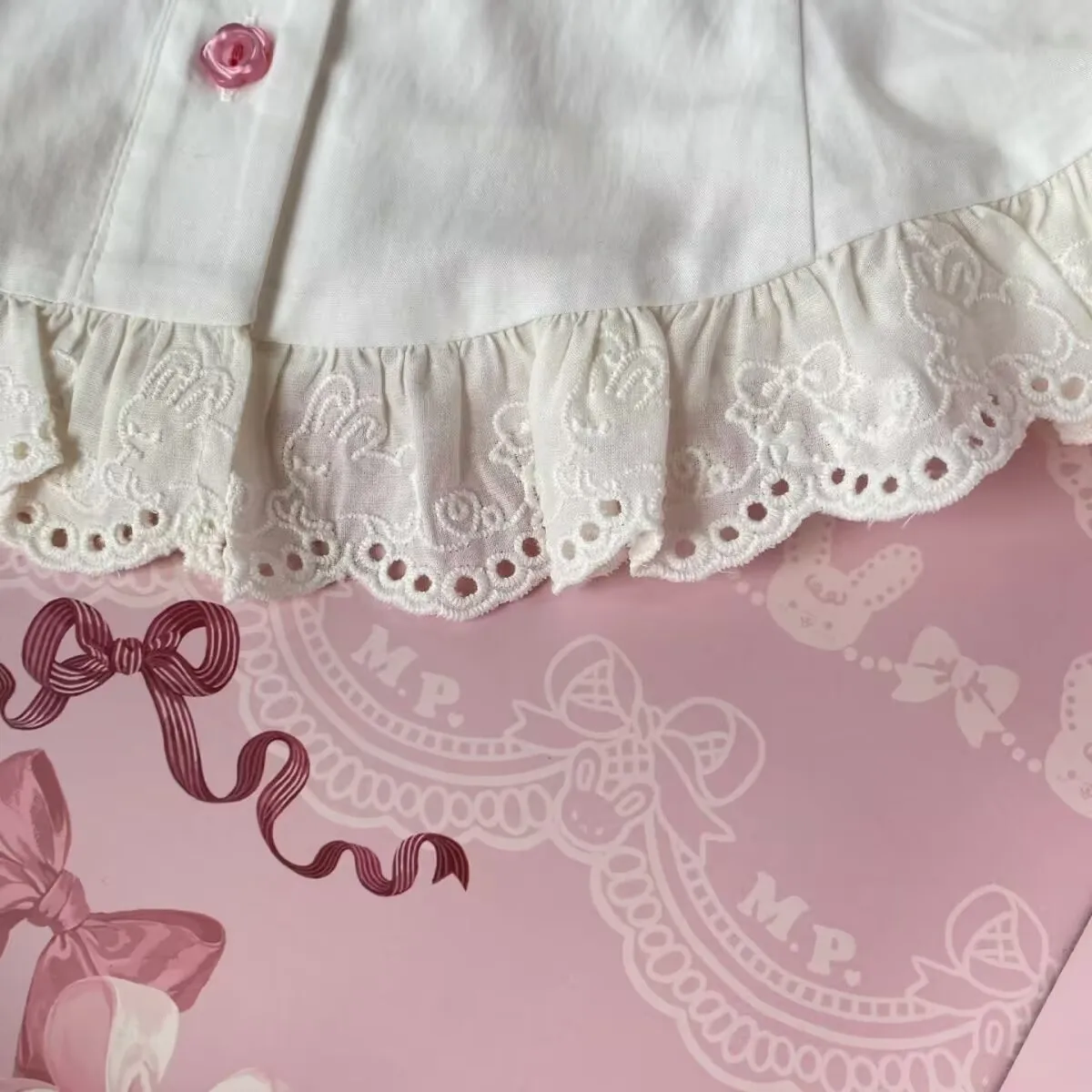 الصيف لوليتا قميص اليابانية جميلة تصميم الأزياء Kawaii الأبيض بلوزة المرأة الحلو الدانتيل قصيرة الأكمام قميص Y2k سليم القوس القمم