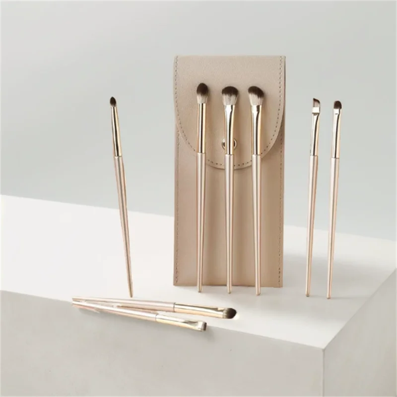 Super soft bristle eyeshadow brush set for beginners including eyeliner nose contour and detail blending brushes