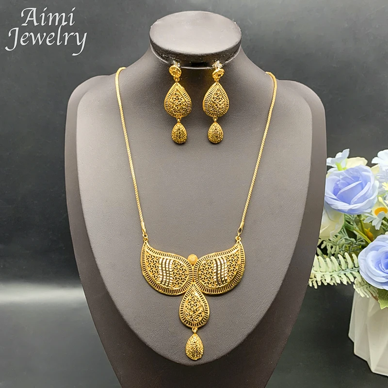 Leichtes, modisches, goldfarbenes Schmuckset für Damen, Anhänger, Ohrringe, Halsband, Halskette, Dubai, italienische Hochzeit, Party-Accessoires