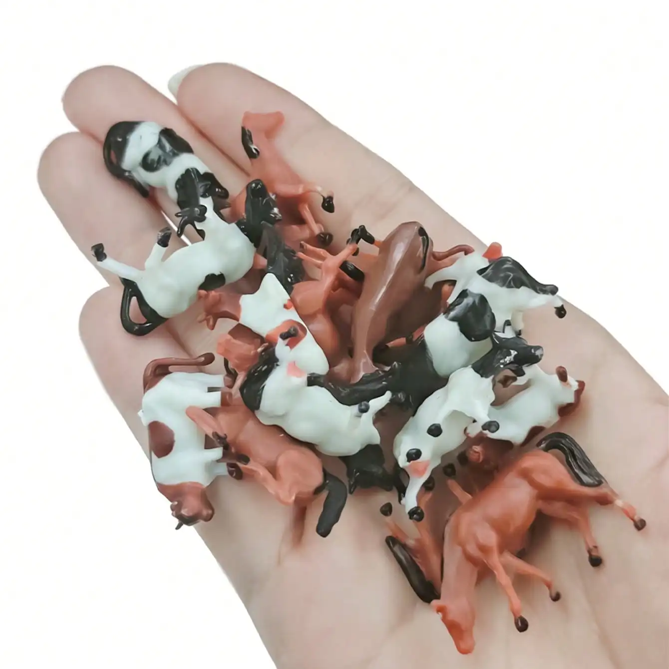 1:87 Miniature cow and horse model ornaments, tiny animal models, suitable for model house farms, lawns and outdoor scenes.