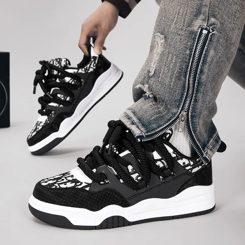 

2025 New couple style board shoe student bread versatile board shoe cross-border plus size trendy shoes