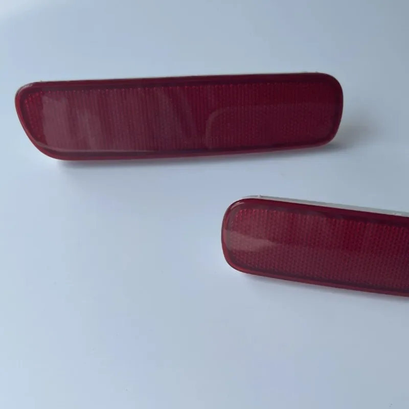 

1 PC 81920-60051 81910-60111 Rear Bumper Reflector for TOYOTA LAND CRUISER ME 1998-2000 LC100