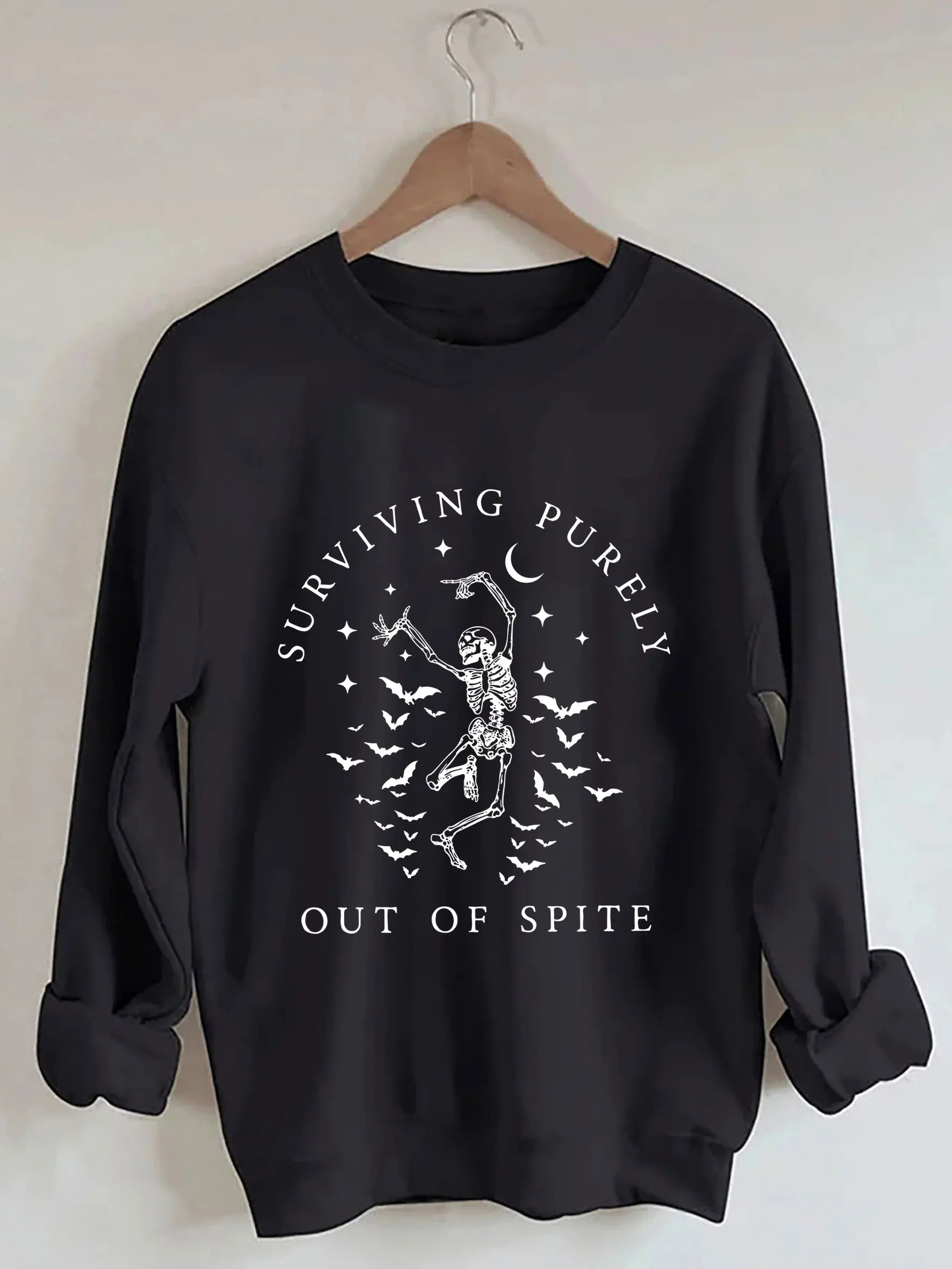 Overleefend puur uit Spite Sweatshirt Grappig skelet en vleermuizen Grafische print Sweatshirt Halloween Sweatshirt