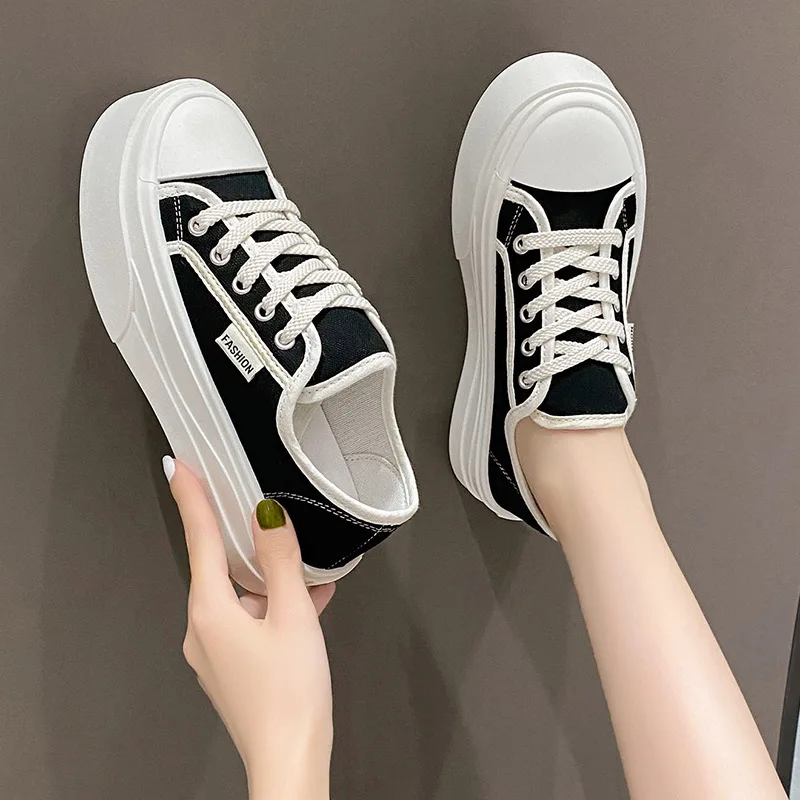 Dicke Sohle atmungsaktiv neue Herbst Leinwand Schuhe Damen Sport Freizeit schuhe erhöhte Schnürung kleine weiße Schuhe Board Schuhe