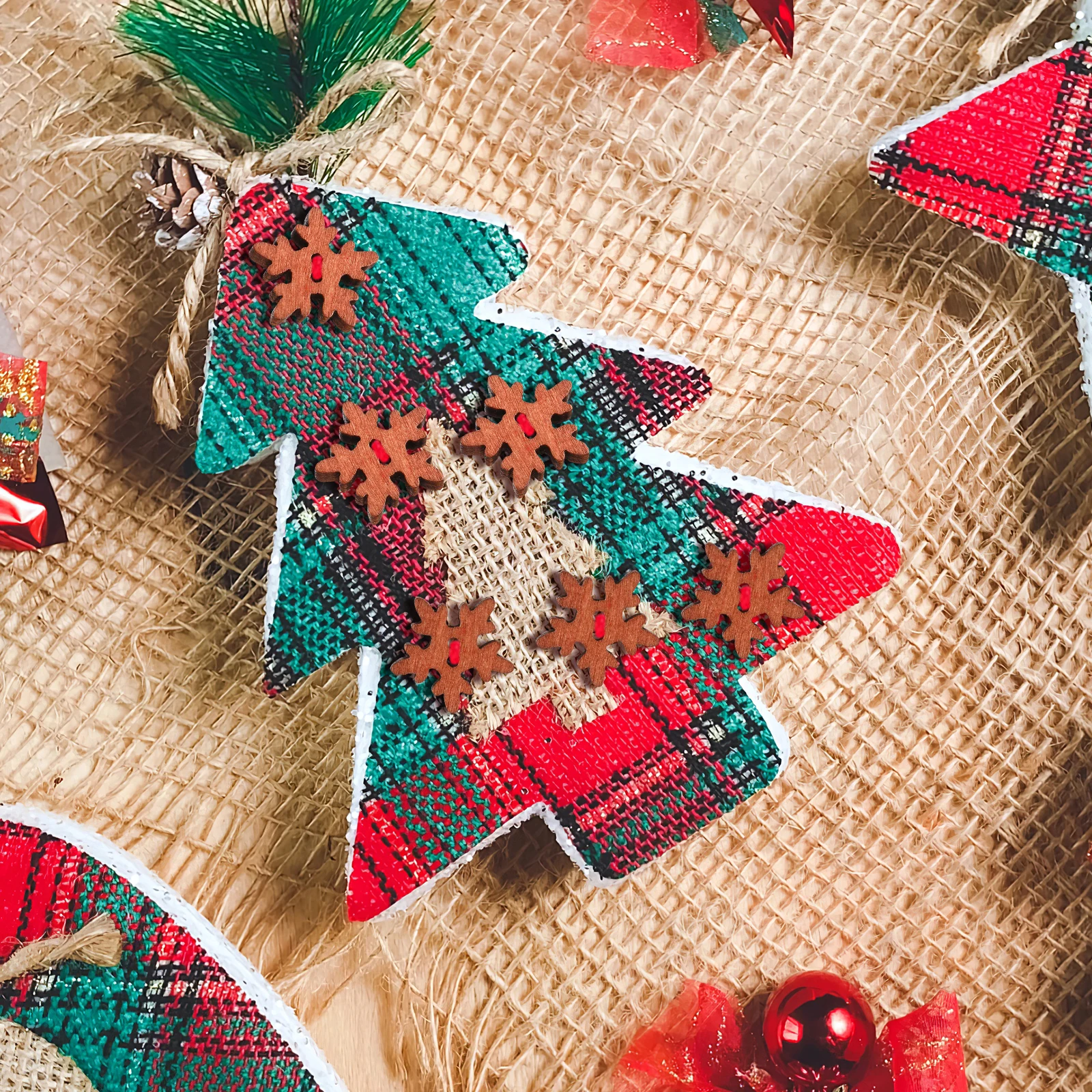 

100 Pcs Ornaments Christmas Buttons Snowflake Wood Craft Snowflakes Holiday Brown