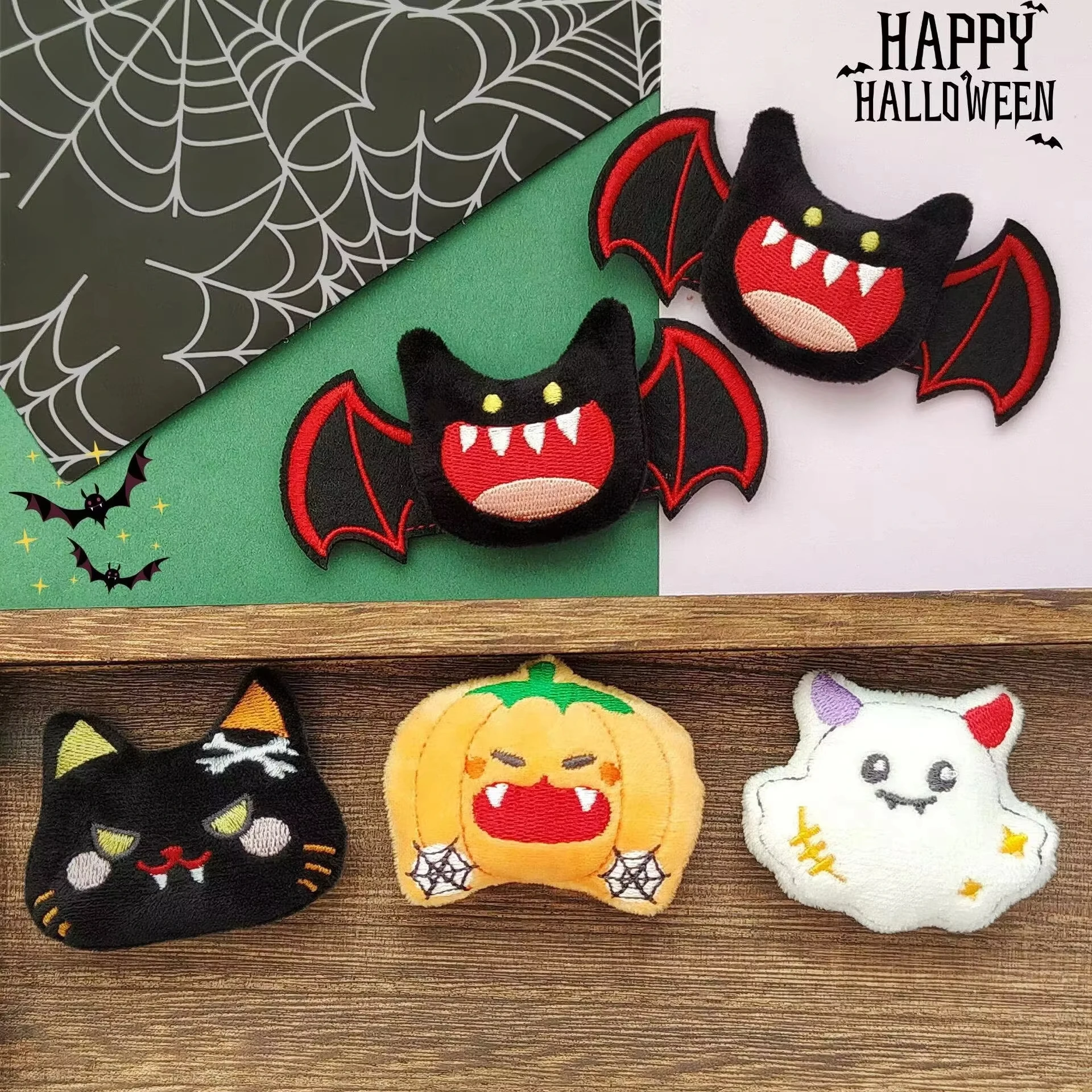 4Pcs Gothic Halloween Plush Brooch Set Cartoon Bat Ghost Black Cat Pumpkin Lapel Pin Fluffy Badge Halloween Costume Decor Props