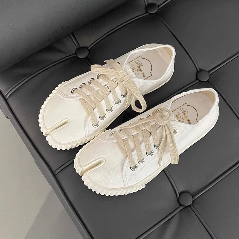 Fashionable Low Cut Split Toe Shoes For Women's Horseshoe Pig Hoof Gear Sole Canvas Shoes Lace UP Casual Board Shoes