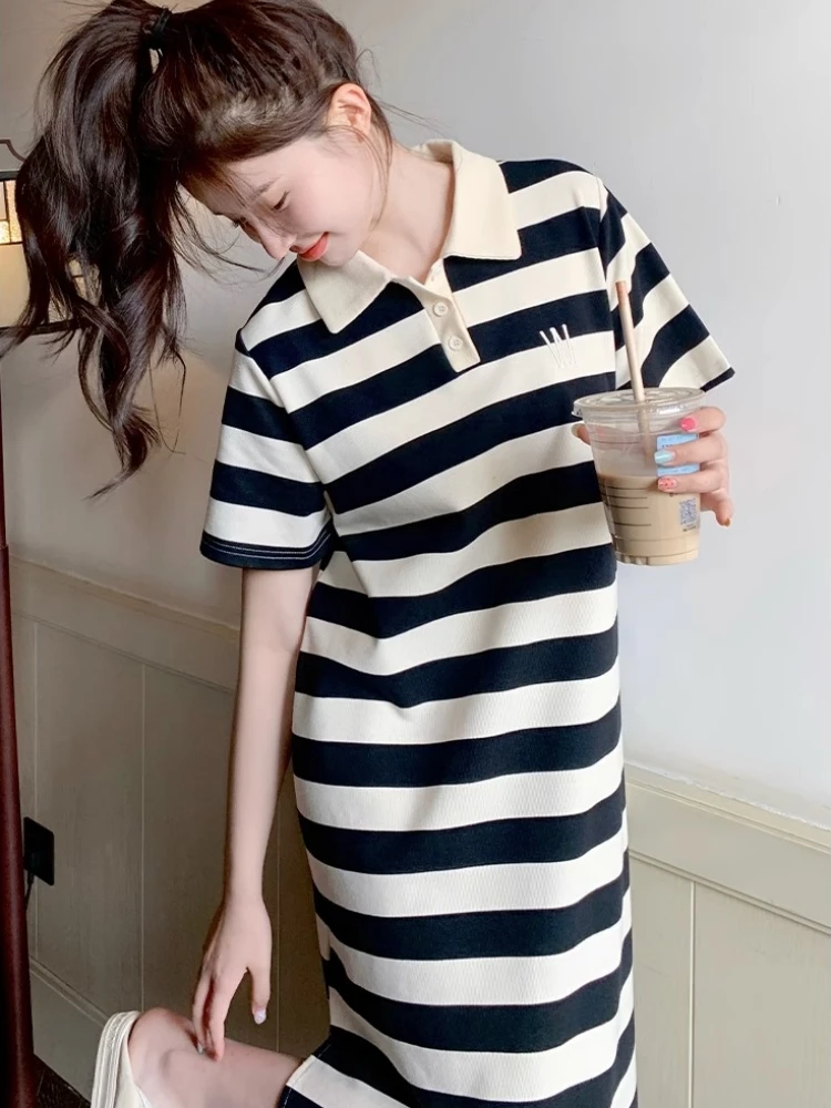 أزياء القطن بولو الرقبة قصيرة الأكمام الركبة طول مستقيم تي شيرت اللباس مخطط الصيف فضفاض الشق بدوره إلى أسفل طوق الملابس