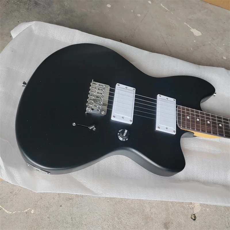 Classic Manufacturing Matte Black Paint 6-string Electric Guitar, basswood Material Body, Maple Neck, Stock, Eternal Delivery