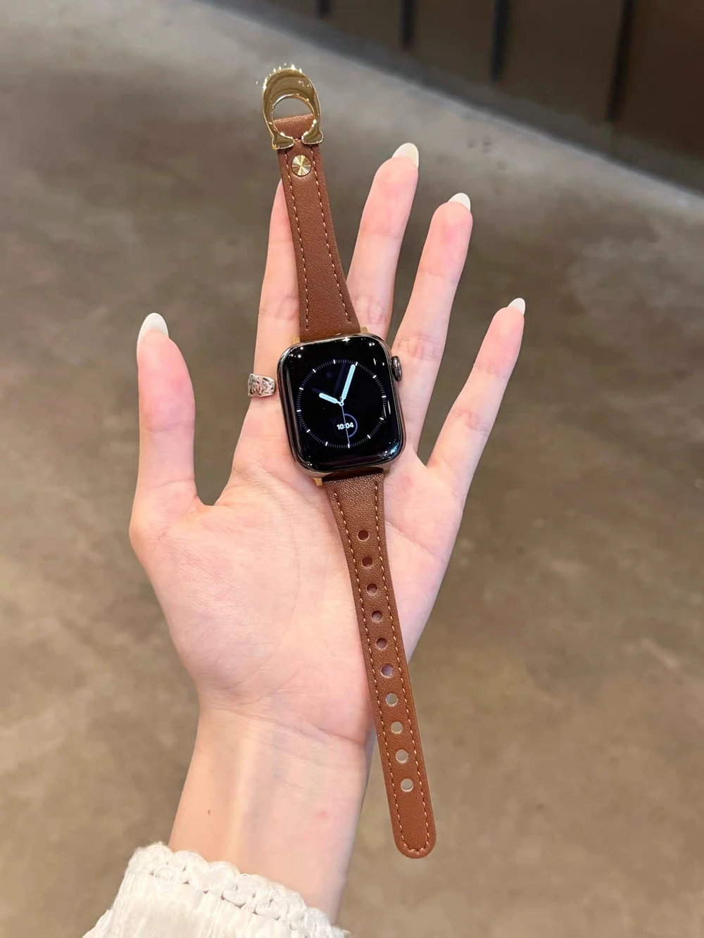 Luxury Leather Loop Correa for Apple Watch Band Women Strap 11/10/9/8/7/6/5/4/3/2 38mm 40mm 41mm 42mm 44mm 45mm 46mm 49mm