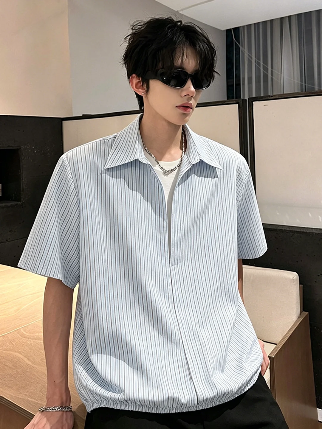 Men's V-Neck Stripe Ice Silk Short Sleeve Shirt Casual Loose Fit Summer Breathable Lightweight Fashionable Premium Feeling Shirt