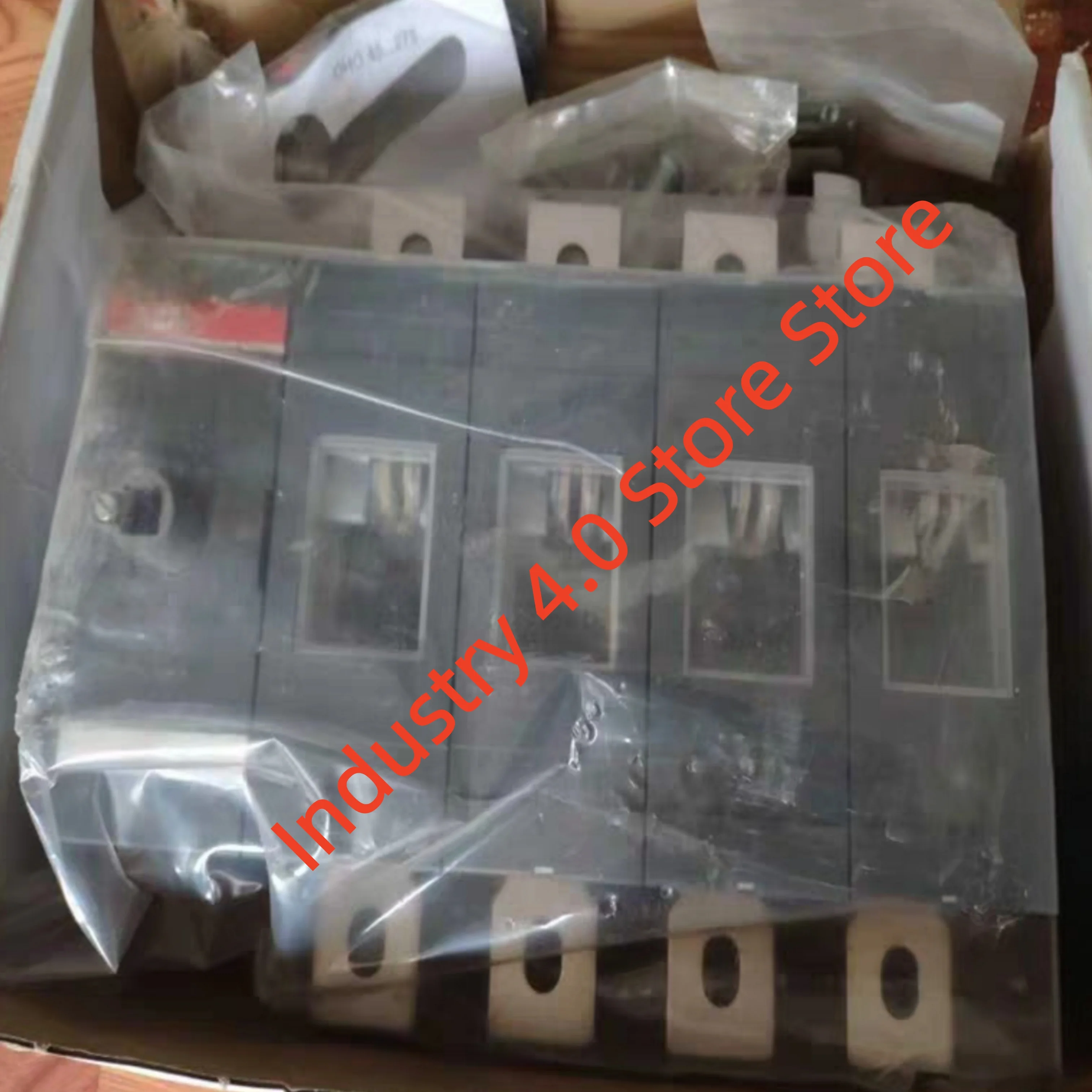 New in box  OT800E04P 1SCA022719R2110 disconnecting switch