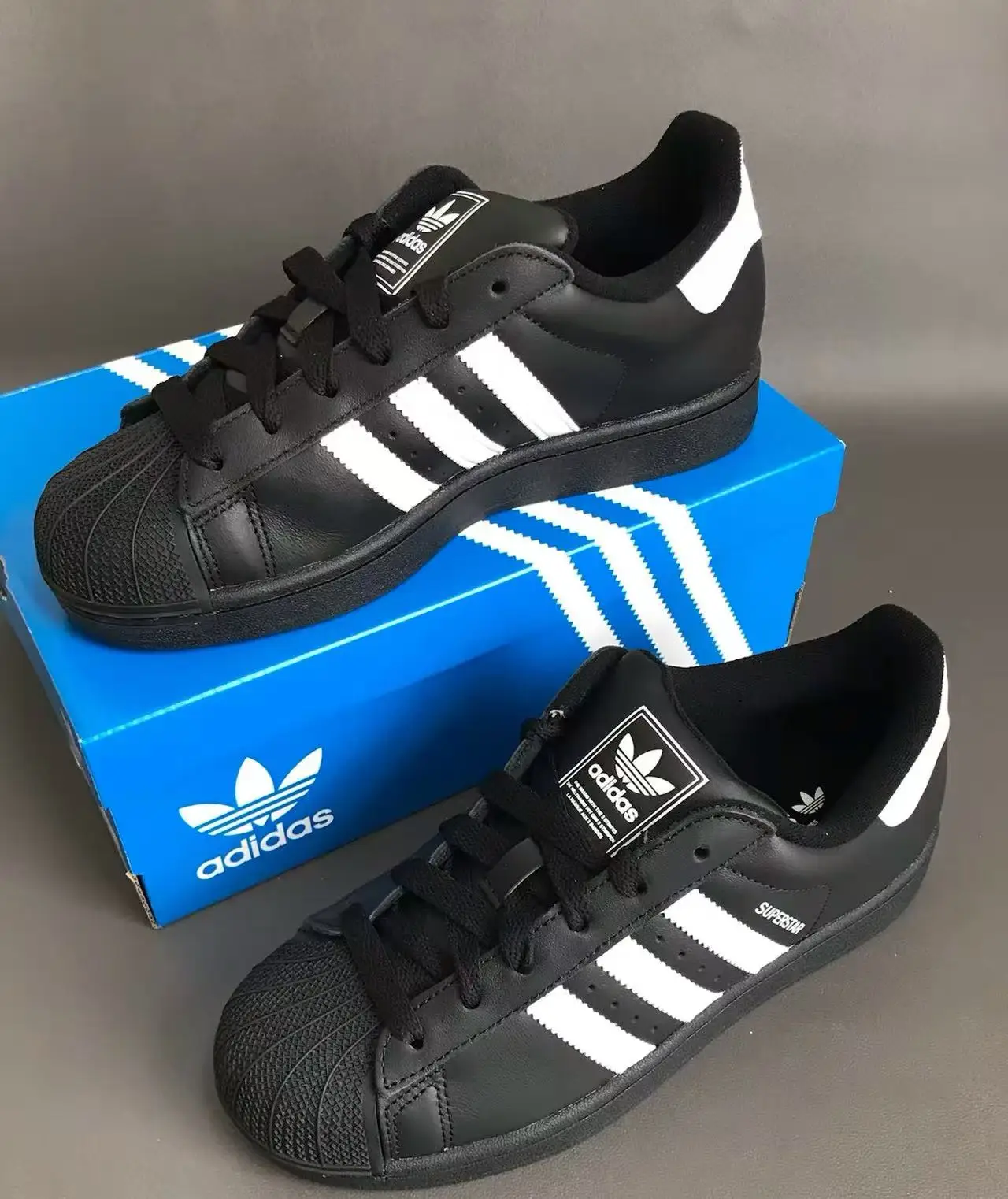 أحذية Adidas Originals SUPERSTAR للرجال والنساء للتزلج، أحذية كاجوال جلدية مقاومة للاهتراء في الهواء الطلق