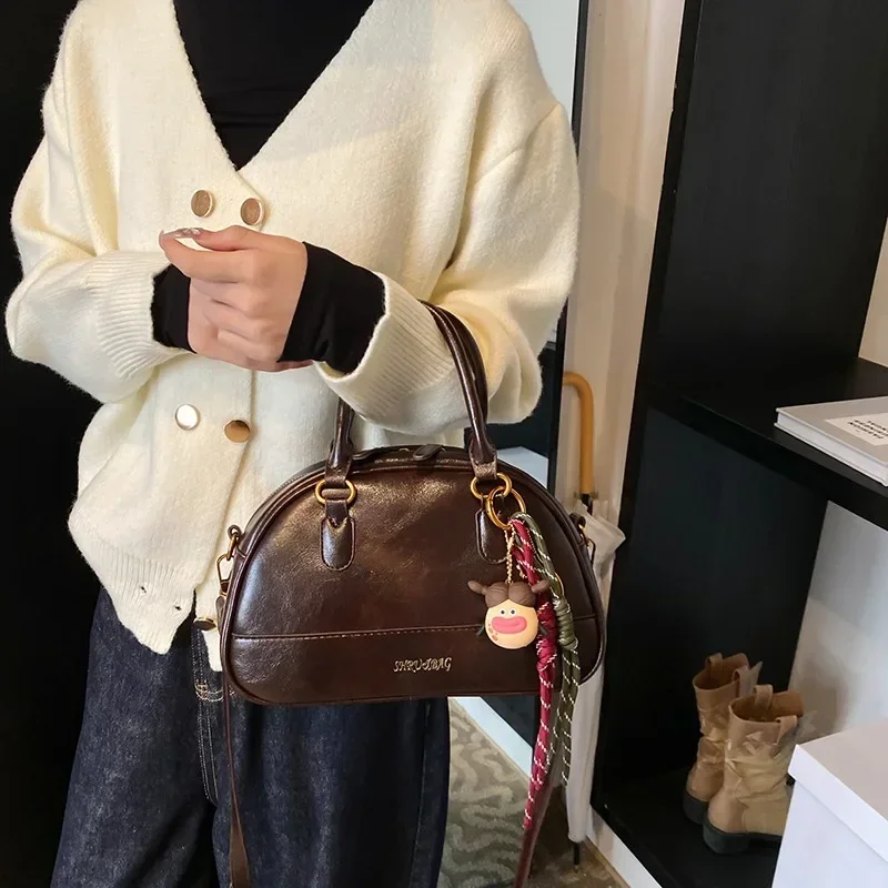 

Large Capacity Bag for Women's Autumn and Winter 2024 New Retro Single Shoulder Crossbody Bag Casual Niche Hand-held Bowling Bag