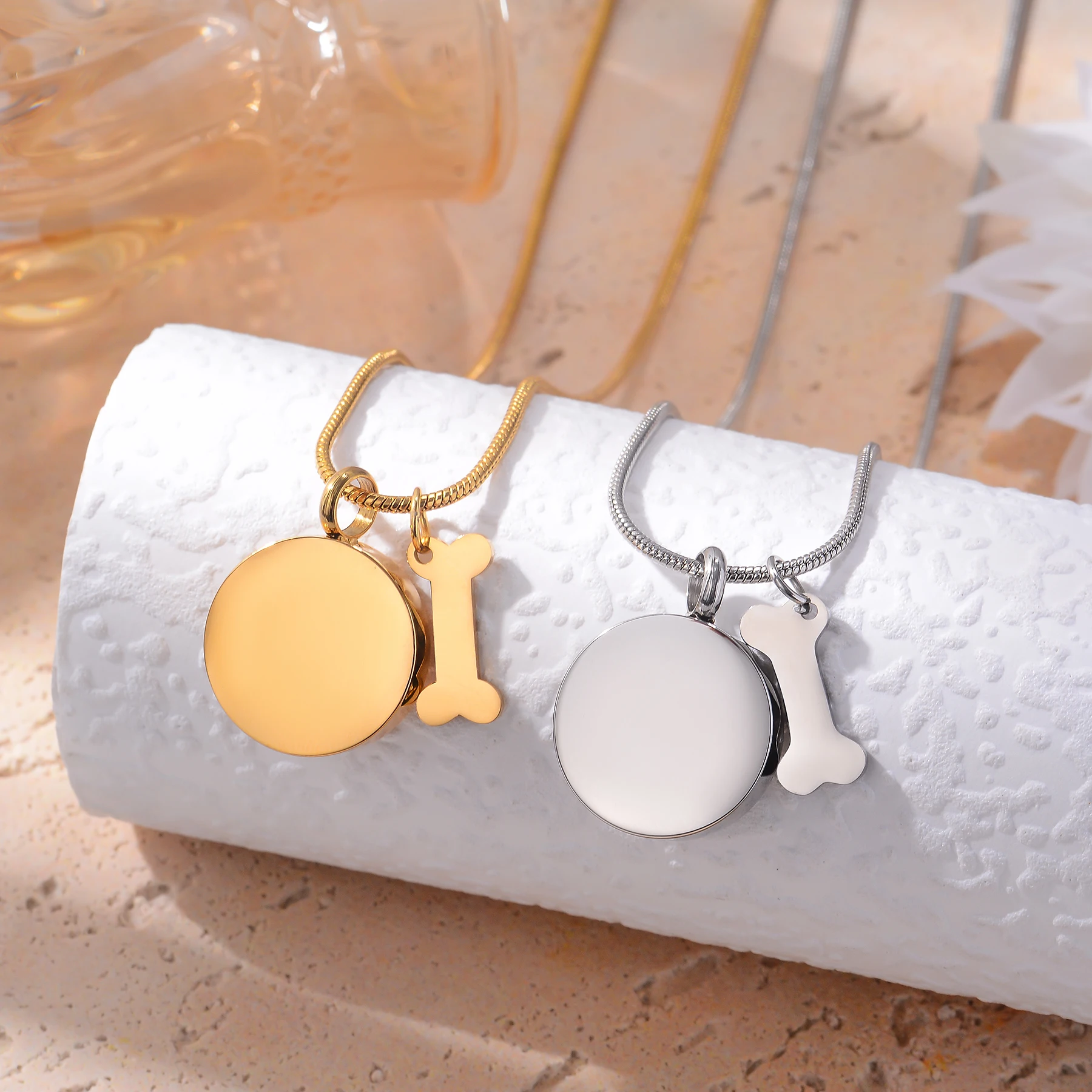 Maßgefertigte Edelstahl-Urnenkette mit rundem Anhänger für Asche, Schmuck für Frauen und Männer, Haustier-Andenken, Gedenk-Medaillon, Aschebehälter – Detail 4
