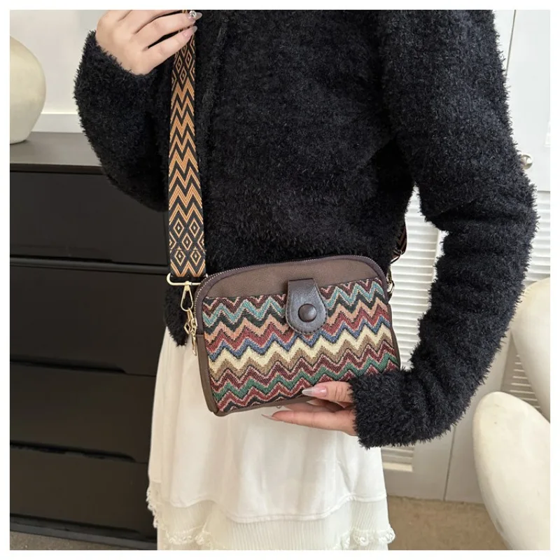 Ethnic Style Women Bag 2024 New Fashion Simple Large Capacity Wave Retro Shoulder Crossbody Small Square Bag Crossbody Bag