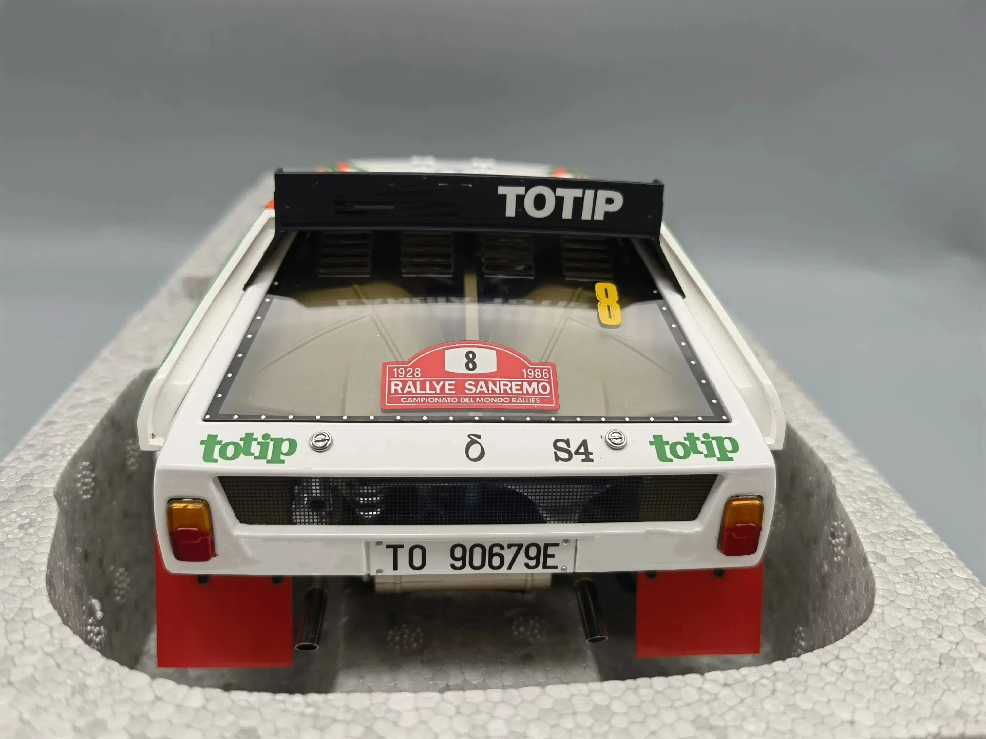 Autoart 1:18 S4 랠리 산레모 1986 No.8 시뮬레이션 한정판, 올 오픈 합금 금속 정적 자동차 모델 장난감 선물