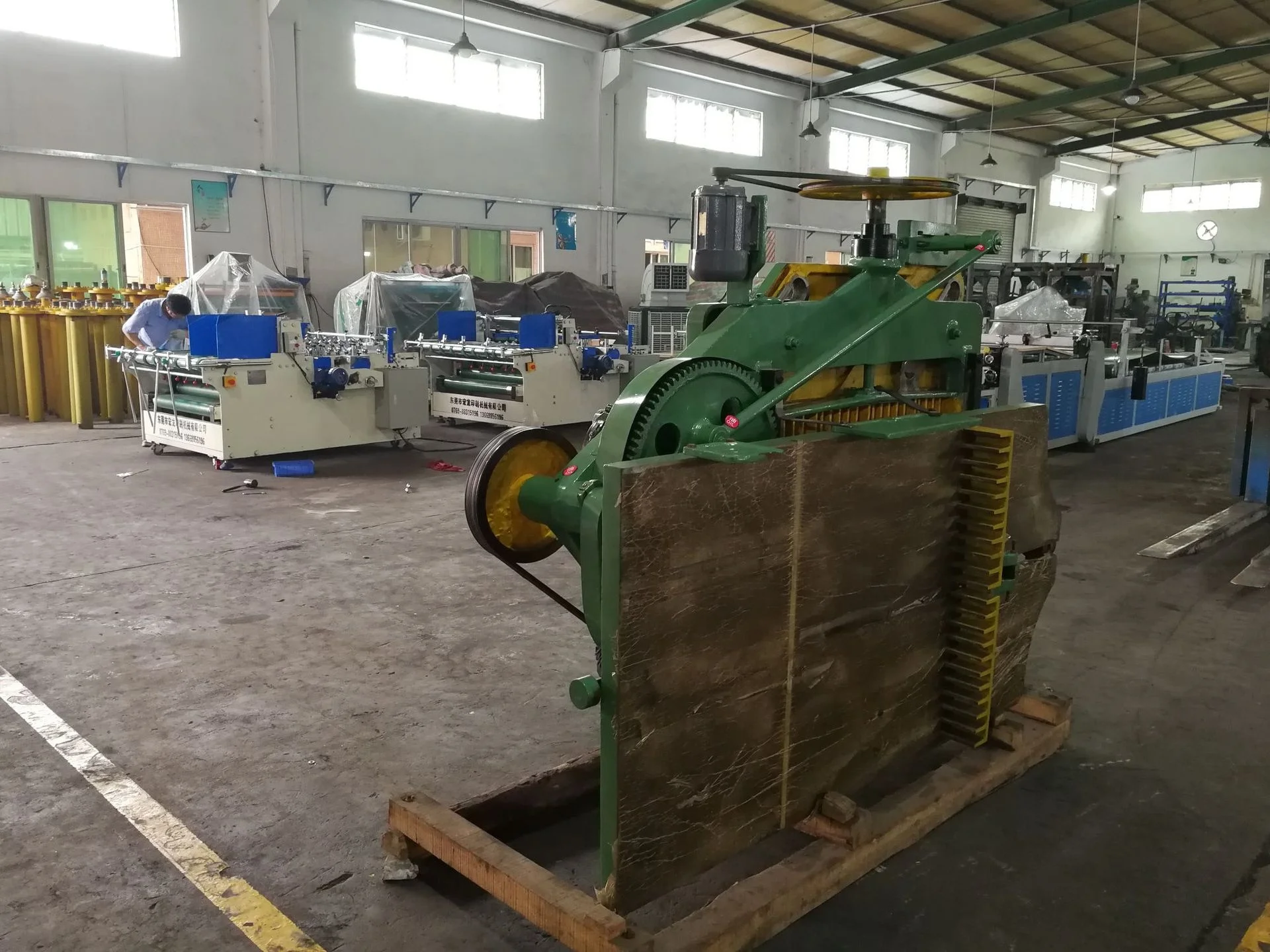 QK-J940 Venta caliente Plataforma grande Papel simple Máquinas troqueladas de papel simple Precio