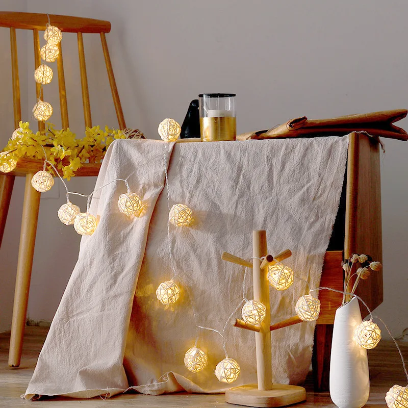 

20 LEDS Globe String Lights Made of Natural Rattan Globe Fairy Light for Bedroom Patio Wedding Party Indoor Outdoor Decor Latern