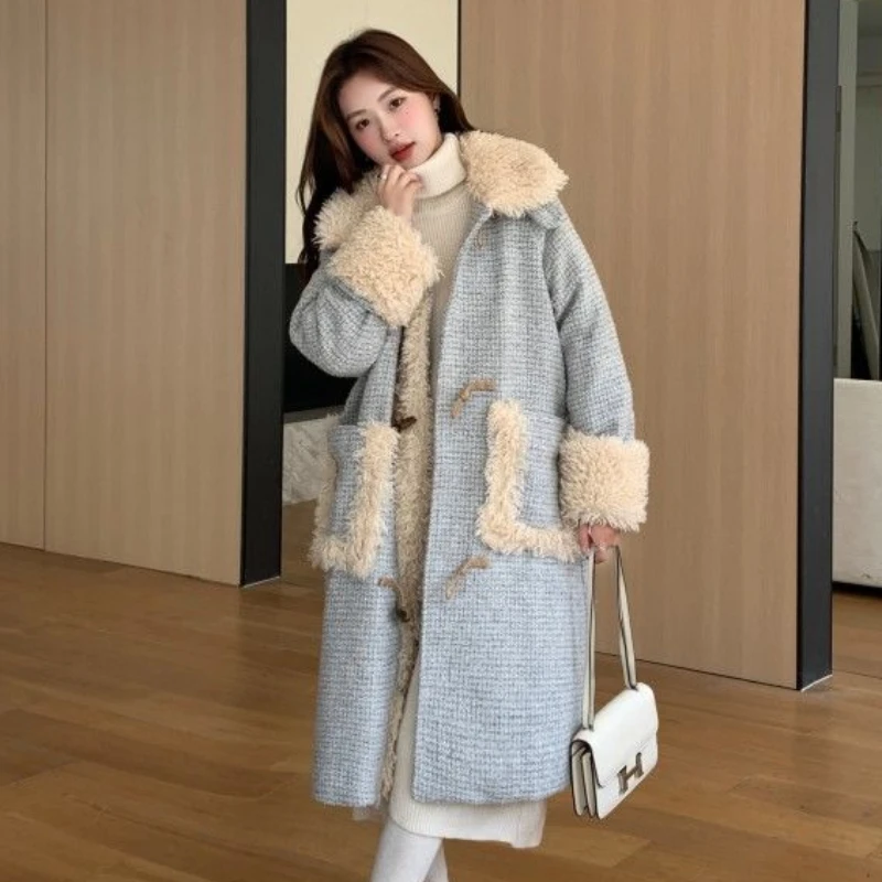 2023 Winter New Women Plaid Horn Button Lamb Wool Coat Female Fashion Thickened Warm Loose Long Below The Knee Woolen Outwear