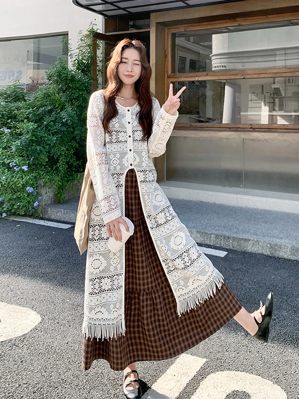 

Новый женский осенний комплект из двух предметов 2025 года: ажурное платье с бахромой и клетчатыми бретелями, приталенное, с высокой талией, для офиса и повседневной носки