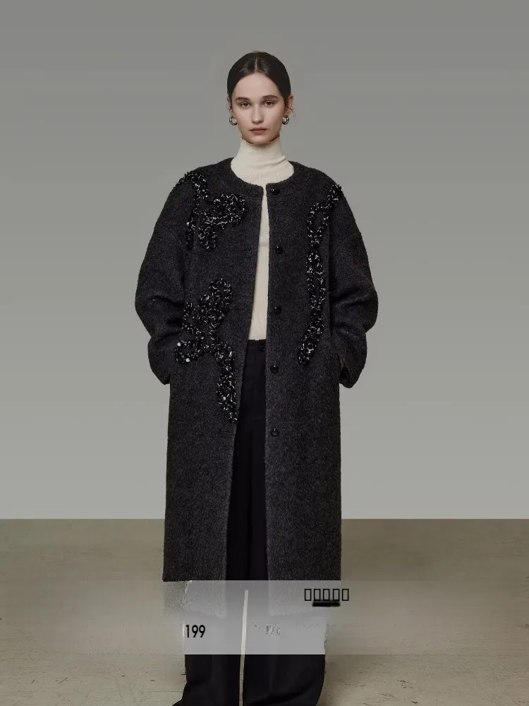 

Женское длинное шерстяное пальто Unspoken, зима 2025, новинка, элитный дизайн, 3D-декор, для повседневной носки, из улучшенного полиэфирного волокна