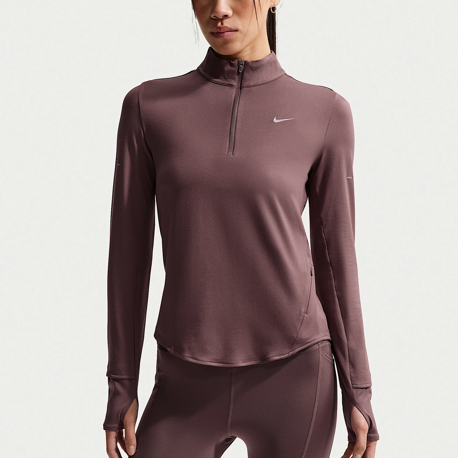 

Оригинальная женская футболка Nike Swift Dri-FIT с длинными рукавами для бега и защиты от солнца HQ0500-502