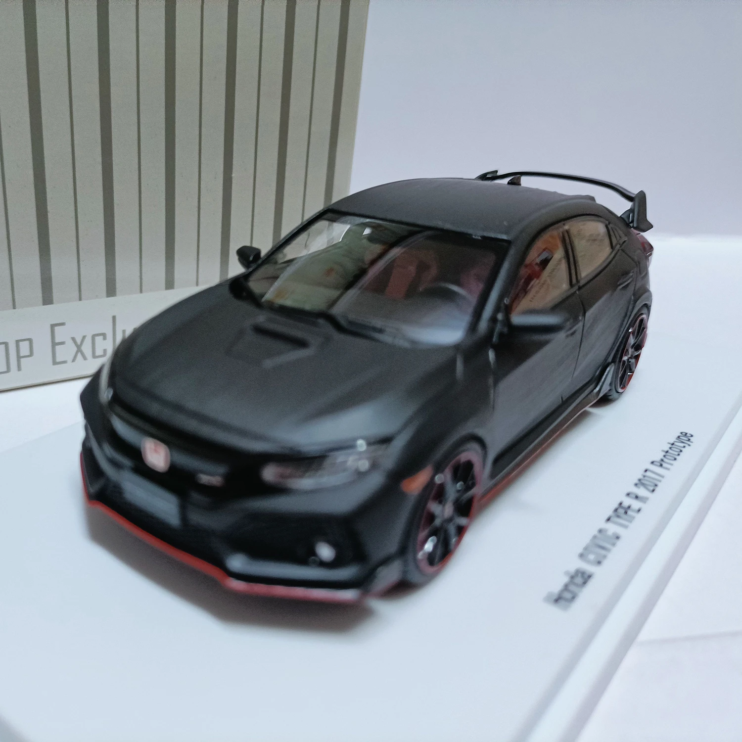 

Diecast Ebbro 1:43 Scale Honda Civic Type R 2017 Test Car Alloy Car Model Collectible Toy Gift Souvenir Display Ornament