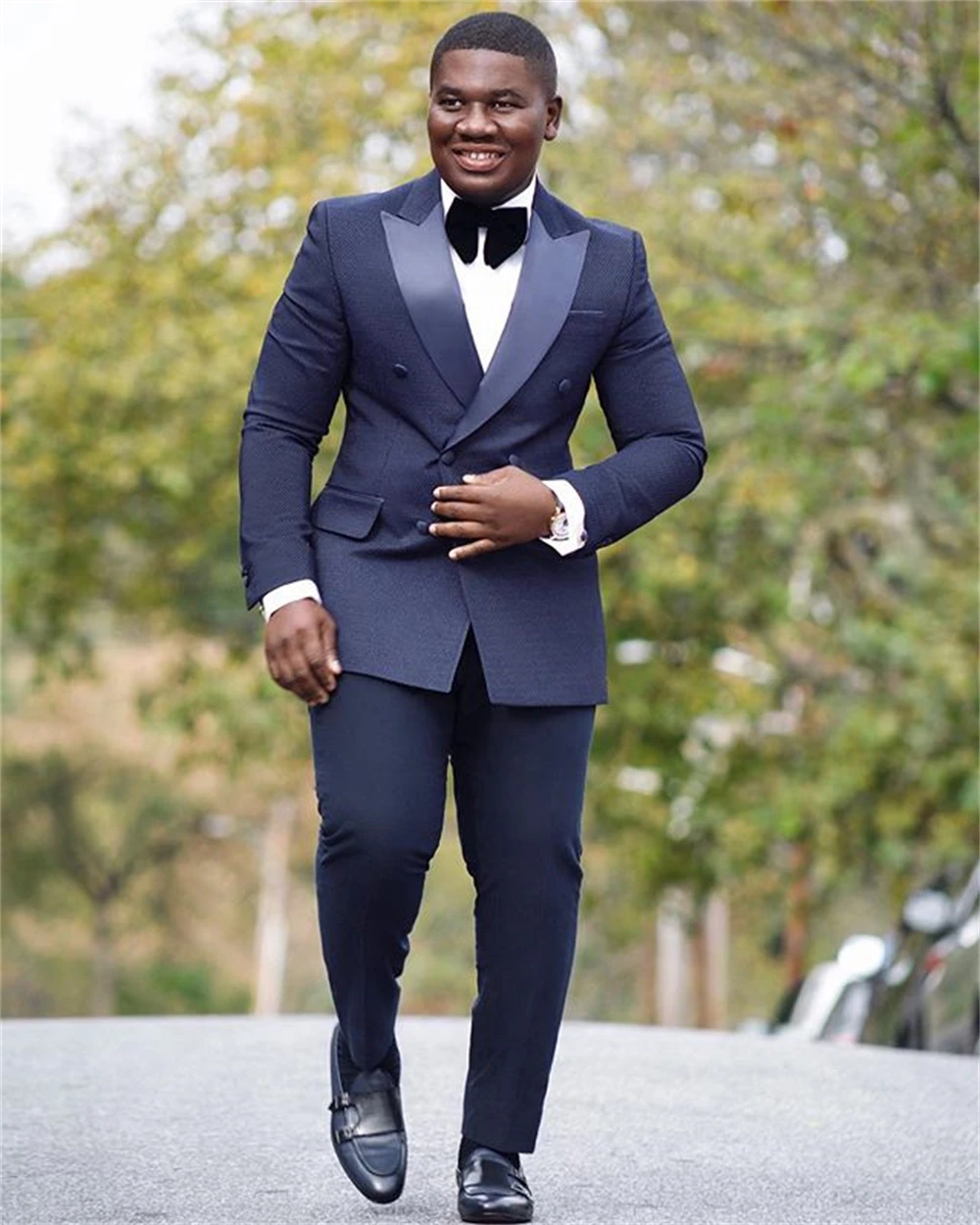 

Solid Groom Tuxedos Peak Lapel Slim Fit Double Breasted Blazer Pants Men Suit for Business Casual Party Prom Suits(Jacket+Pants)