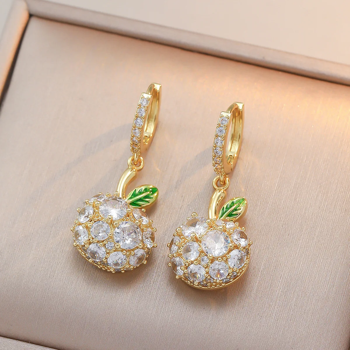 1 Piece of Cute 360° Rotatable White Fruit Orange Pendant Necklace for Women, Charming Plant Jewelry Gift