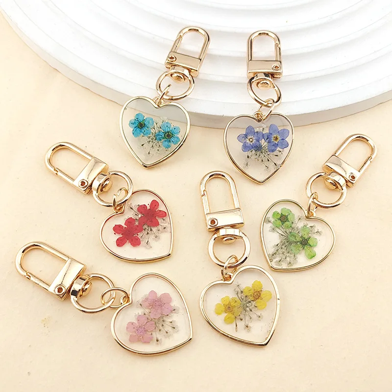 Keychain Charm Heart Forget Me Not Dried Flower Resin Narcissus Plant Bag Pendant Handmade Natural Gift for Women Girls