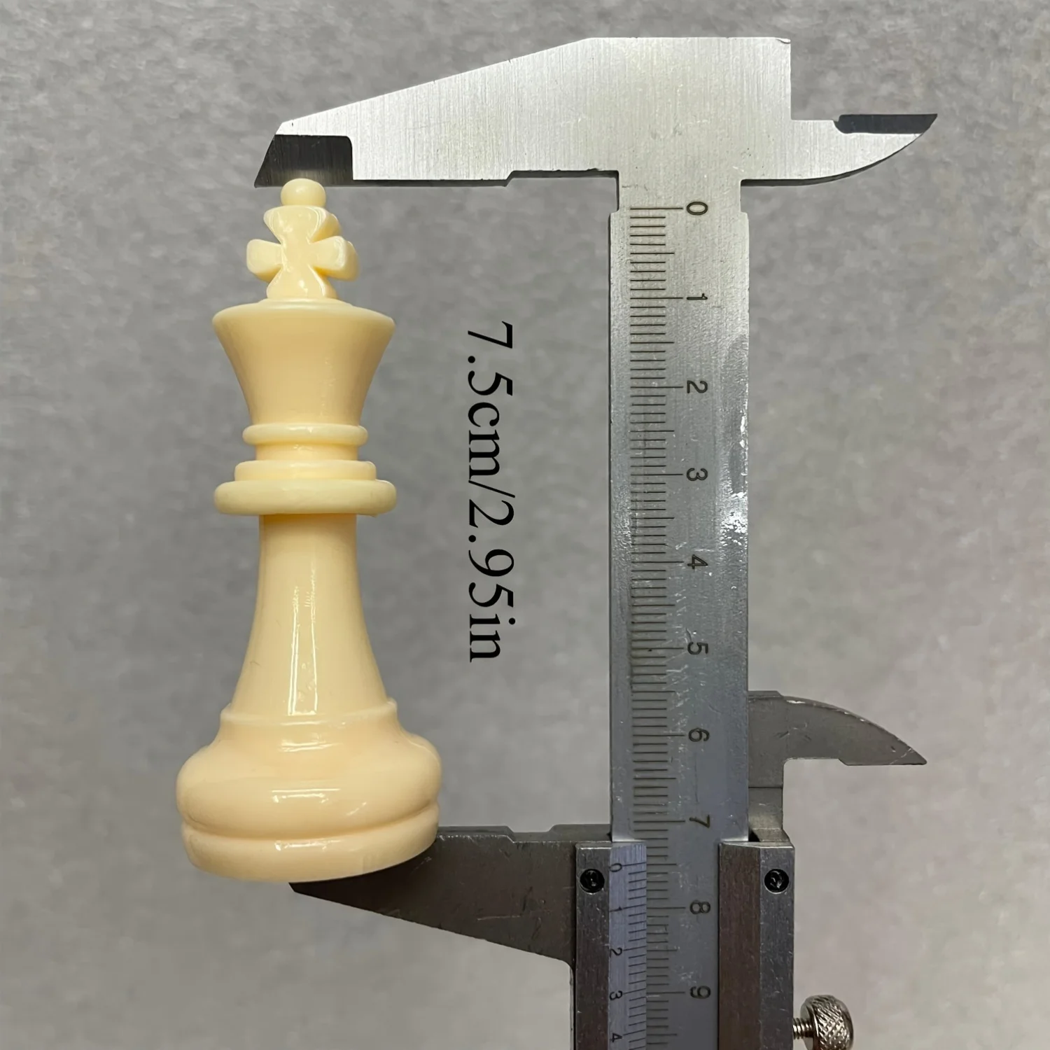 Complete Chess Set | Plastic Chessmen in Black and White, PE Material, Ideal for Tournaments and Casual Play