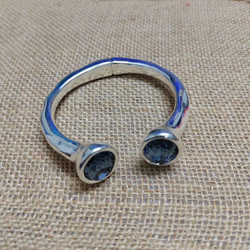 

Новый роскошный изысканный браслет с синими драгоценными камнями 2026 года, подходит как для мужчин, так и для женщин, аксессуар для украшений