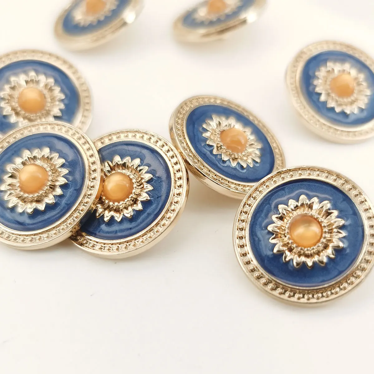 6 Stück 20mm Hochwertige Retro-Stil Kunstblumen-Dekorationsknöpfe, Nähzubehör für Kleidung, DIY-Nähhandwerk, Neu – Detail 6