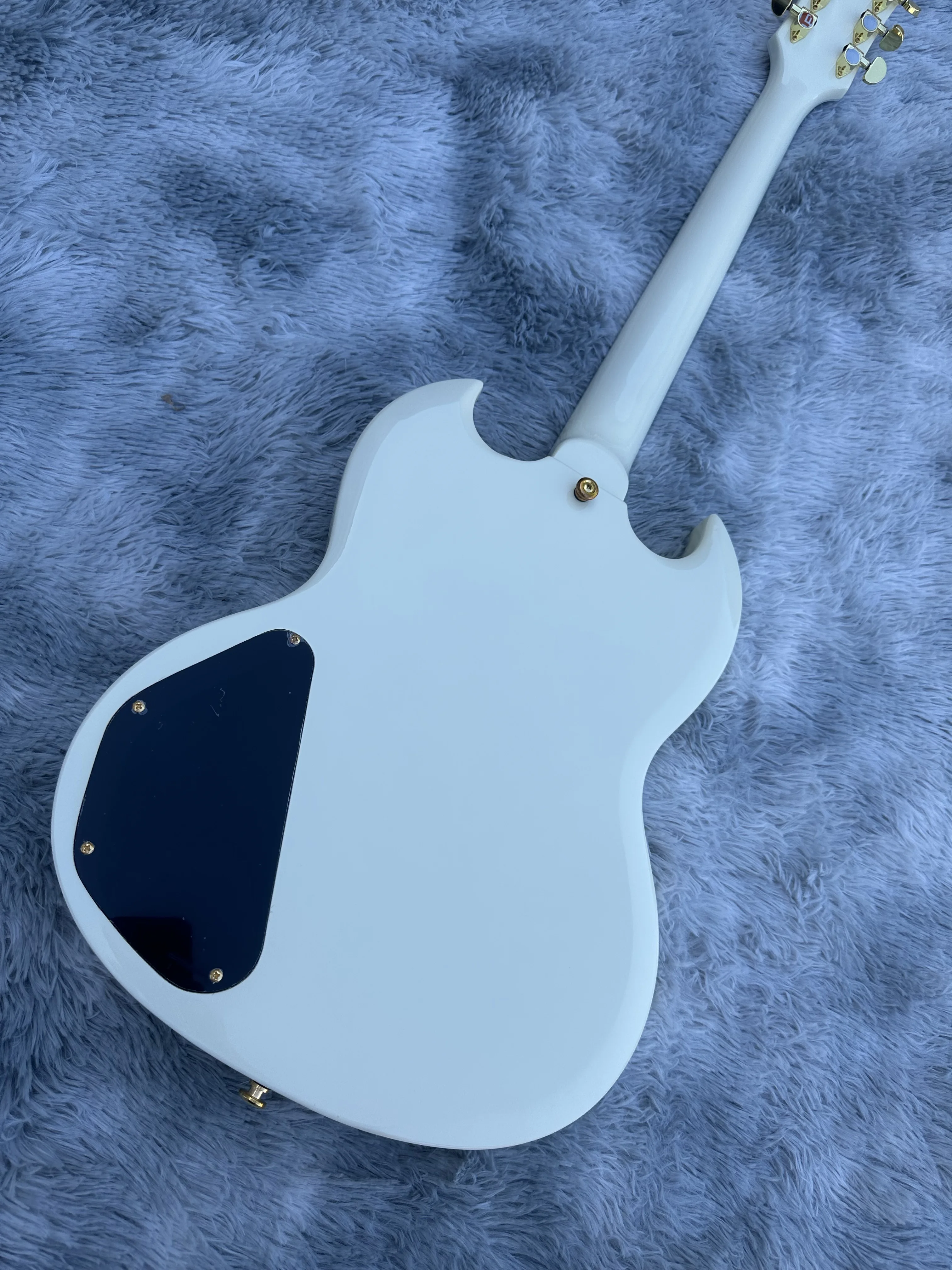 Customized electric guitar, SG electric guitar, cream white, gold vibrato, in stock, lightning package