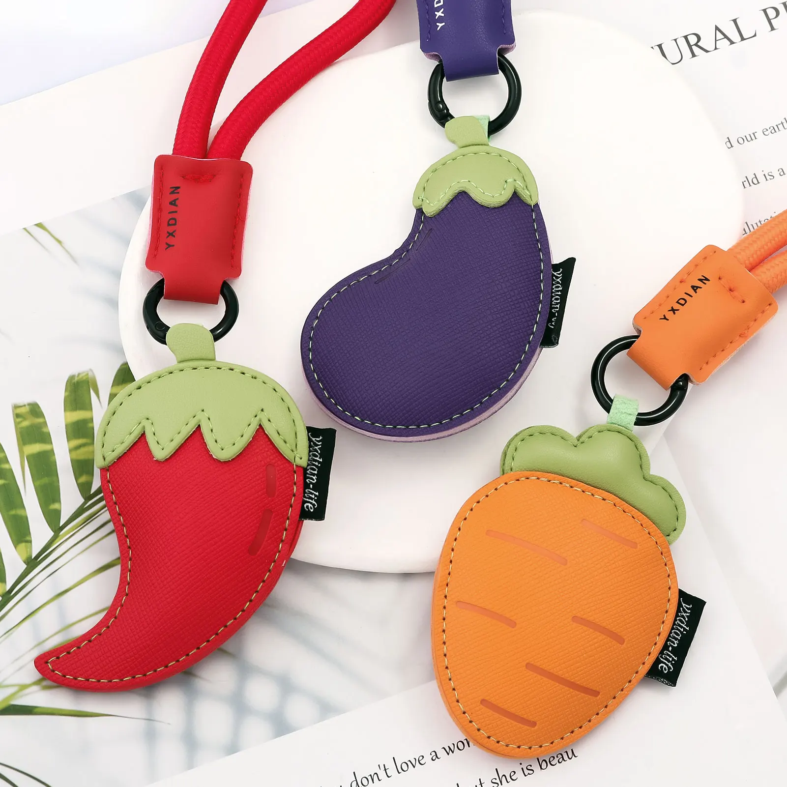 Colgante creativo de bolsa de verduras de dibujos animados de cuero PU, llavero de chile, pimienta, zanahoria, berenjena, colgante para bolso para hombres y mujeres, regalo de decoración