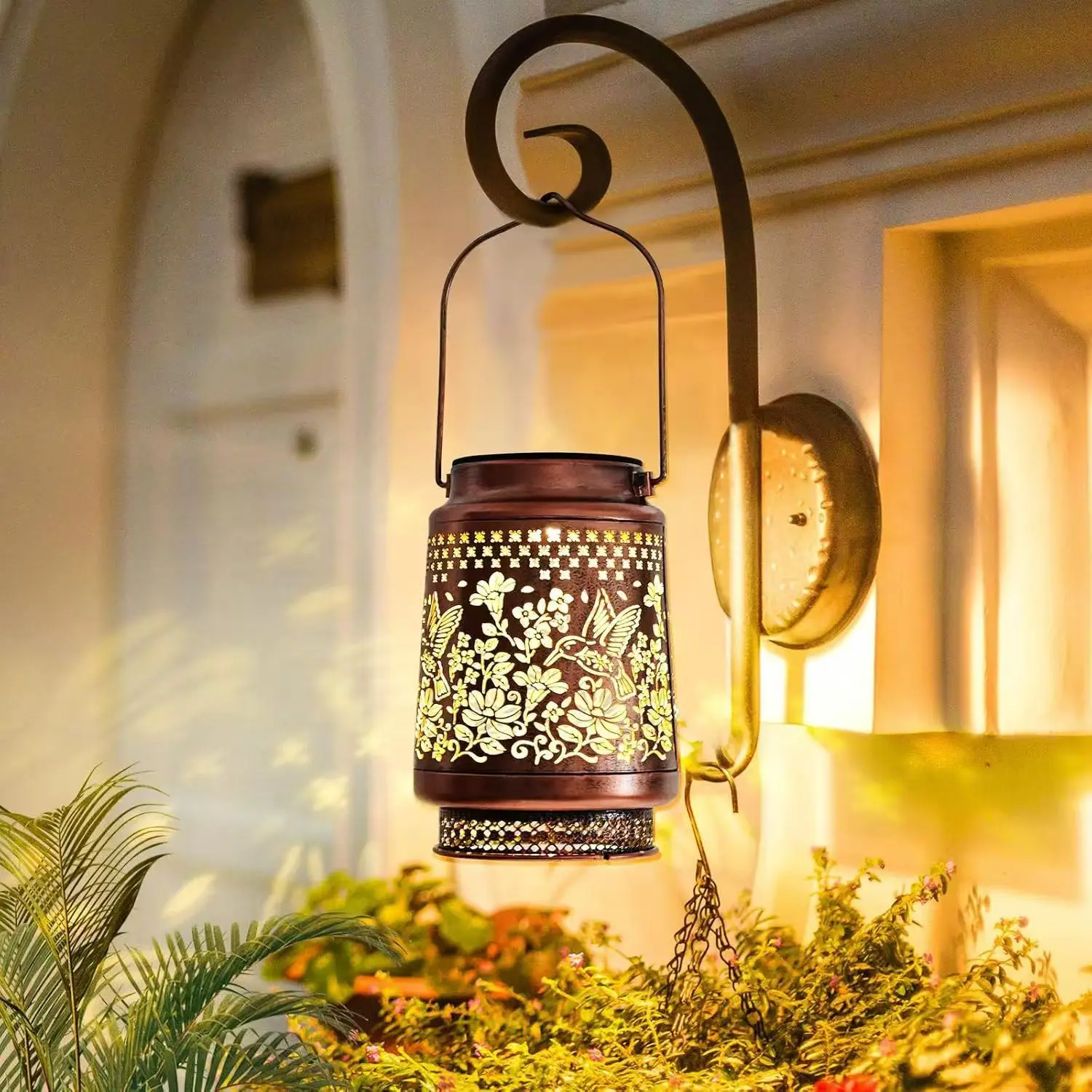 Solar-powered Hummingbird Horse Lantern, Outdoor Courtyard Decoration, Waterproof Iron Hollow-out Garden Projection Light