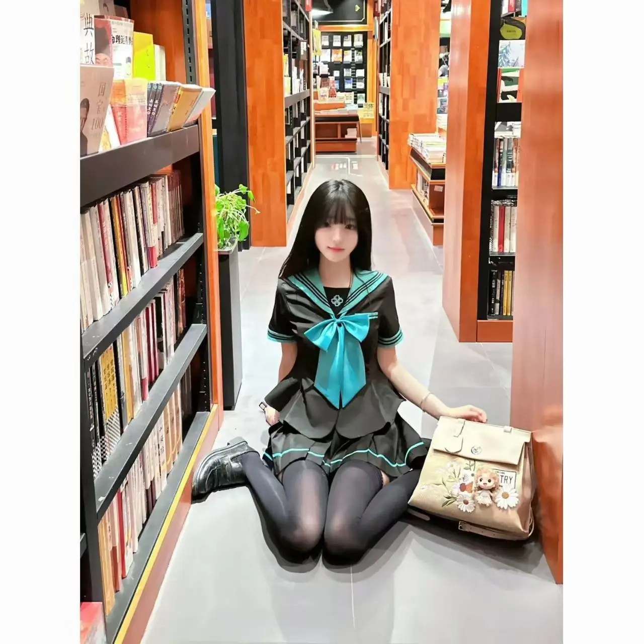 

Cosplay costume Miku Sailor uniform Japanese school style set suitable for Halloween and Christmas