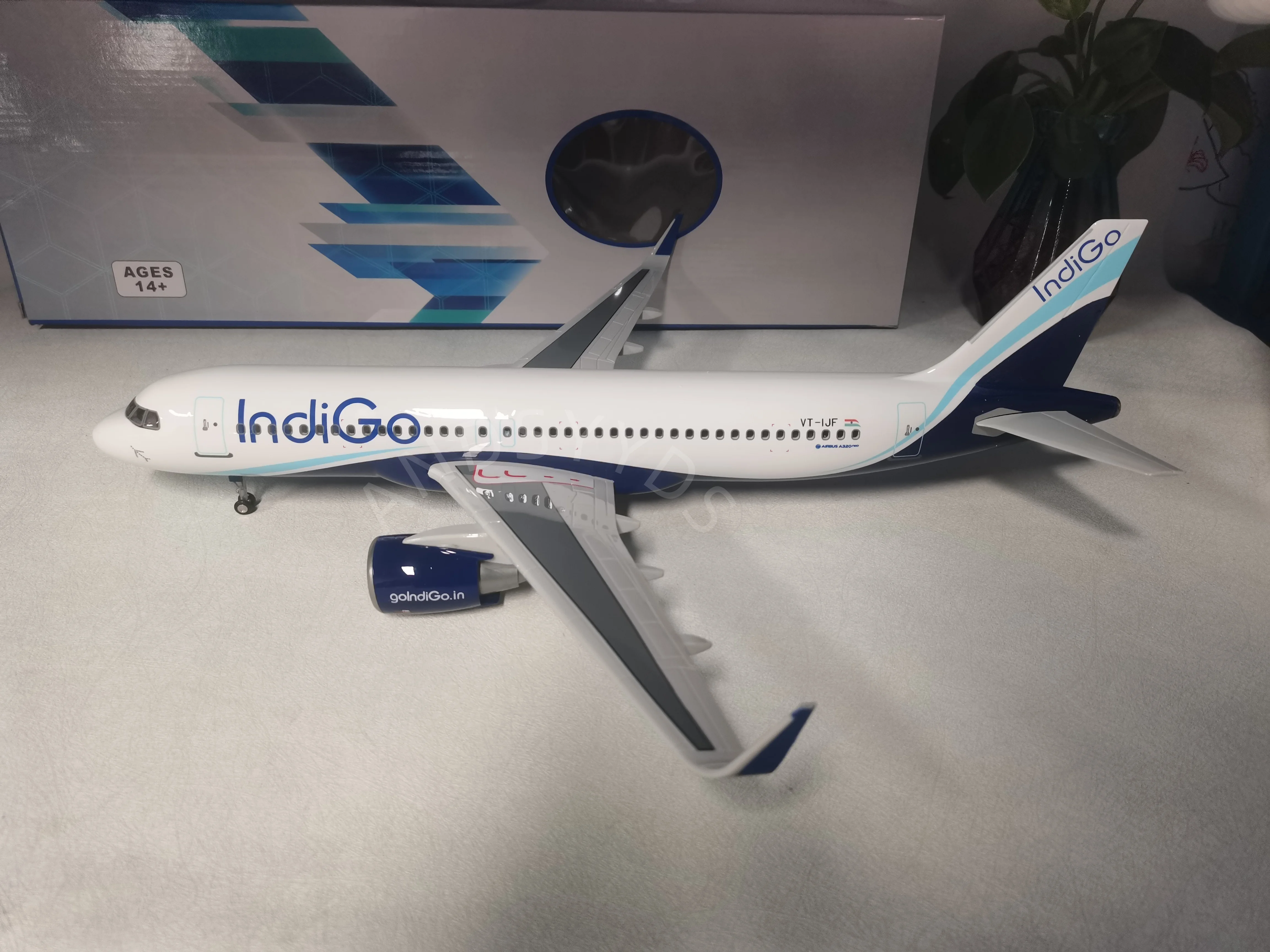 

47CM A320 Indigo India Airlines 320 With Wheels &Lights Resin Diecast Airplane Model For Home Collection Display Gift Souvenir