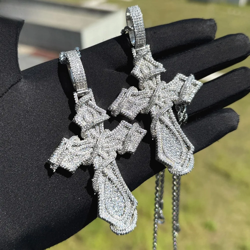 

Unisex Zircon-Encrusted Puppet Head Pendant Necklace, Hip-Hop Style, Suitable for Everyday wear, Banquets, and Parties.