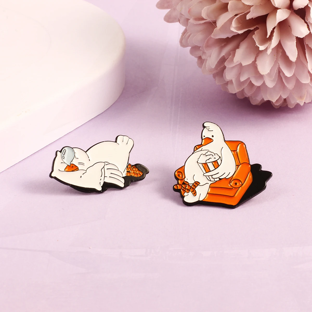 Eat Popcorn Sleep Pines Funny Badge risvolto per gli amici accessori per gioielli adorabili spille smaltate d'oca Cute White Goose Watch TV